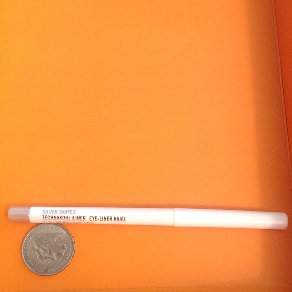 MAC Cosmetics Eye Liner in shade "SILVER SKATES" - Picture 2 of 5